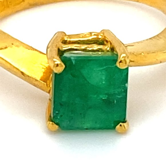 Emerald 1.80ct Solid 22K Yellow Gold Ring - Picture 8 of 8